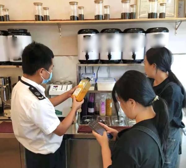 網紅茶飲頻現安全隱患 多家店鋪被查處，或對肝臟造成潛在威脅